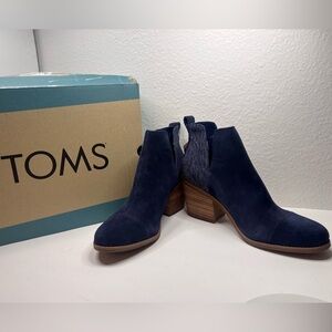 NWB TOMS Women's Everly Cutout Ankle Boot in Navy Suede Denim Women’s Size 9